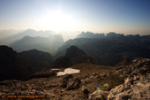 Sole luminosissimo verso est, sul Pelmo e Civetta