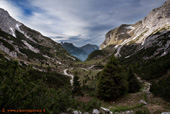 con gli occhi a valle